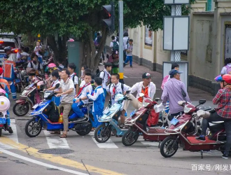 廣西恭城瑤族自治縣市場監(jiān)管局、開展貨車、電動自行車專項整治