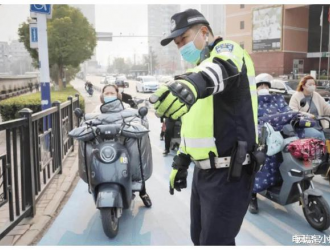 騎電動(dòng)自行車(chē)過(guò)人行橫道未推行被處罰，男子上訴被法院駁回